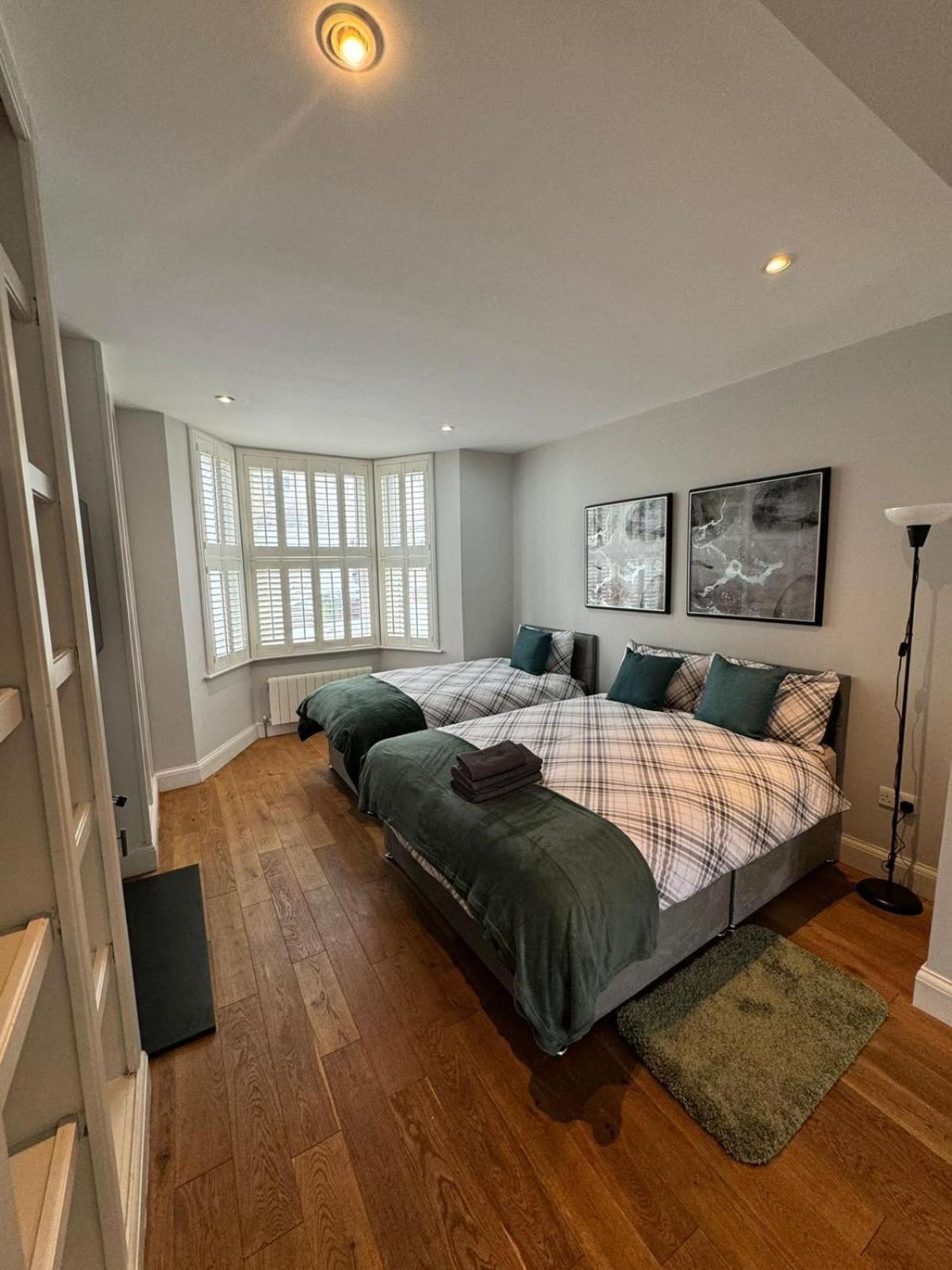 Brentford Guest Rooms Exteriér fotografie