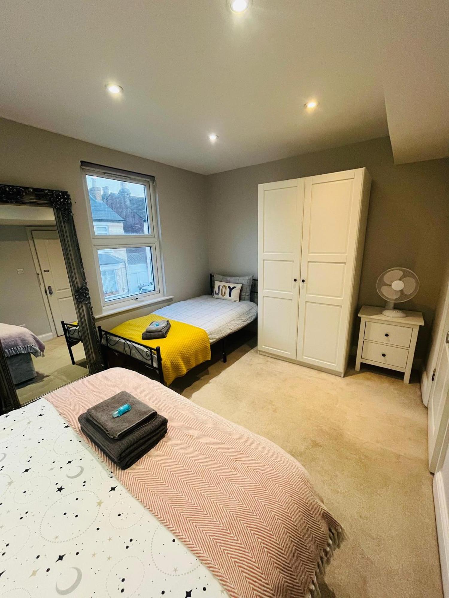 Brentford Guest Rooms Exteriér fotografie